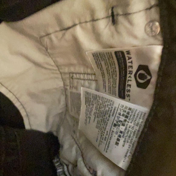 Levi’s 501 Shorts  A High Rise Fitted Through The Hip - Picture 2 of 6